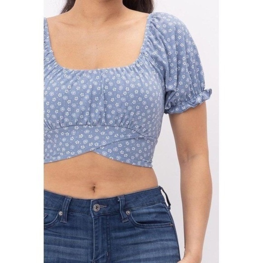 Love by J Blue Floral‎ Crop Top Size Medium Tie Back Puff Sleeve Blouse NWT boho - Picture 8 of 8